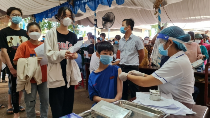 Bình Phước đang triển khai tiêm vaccine phòng COVID-19 mũi 1 cho gần 67.000 trẻ từ 12 đến 15 tuổi trên địa bàn. (Ảnh: N.N)