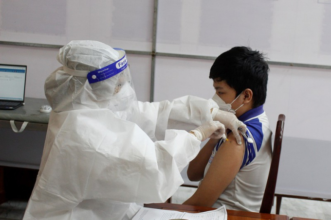 Tiêm vaccine cho học sinh tại TP Bà Rịa-Ảnh:HH