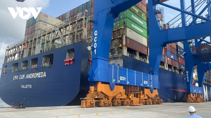Cái Mép-Thị Vải là cụm cảng duy nhất ở Việt Nam có các chuyến tàu mẹ trực tiếp đi Châu Âu, Châu Mỹ (Ảnh: Lưu Sơn)