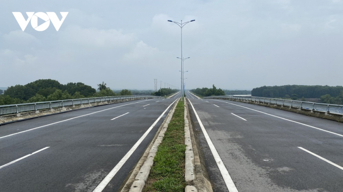 Tuyến đường liên cảng đưa vào khai thác sẽ thúc đẩy hệ thống cảng nước sâu tại Bà Rịa - Vũng Tàu phát triển mạnh trong tương lai (Ảnh: Lưu Sơn)