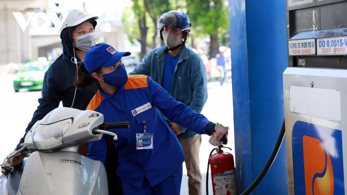 Giá xăng tiếp tục giảm sâu vào ngày mai?