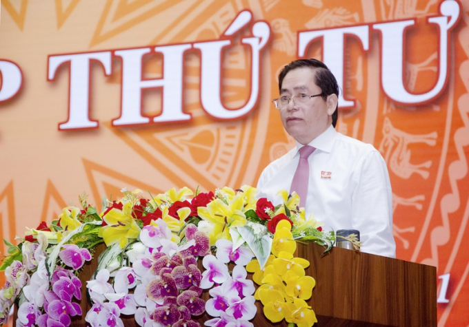 Ông Phạm Viết Thanh- Bí thư Tỉnh ủy yêu cầu bàn giao trường học đang trưng dụng làm cơ sở cách ly cho ngành giáo dục để chuẩn bị đón HS. Ảnh: MT