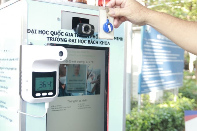 dai-hoc-bach-khoa-tphcm-thiet-bi-iot-covid192_guew
