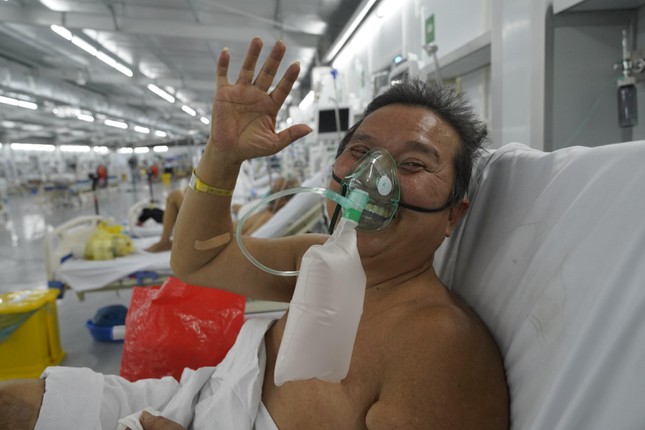 Người bệnh điều trị COVID-19 tại Bệnh viện Dã chiến số 13 (ảnh: Phạm Nguyễn)