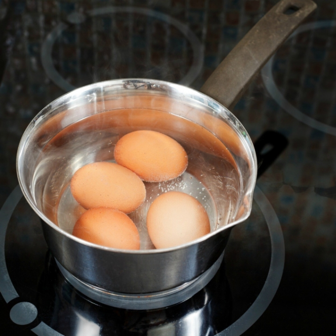 Luộc trứng bao nhiêu phút? Tùy thuộc vào việc bạn muốn ăn trứng lòng đào hay chín hẳn.