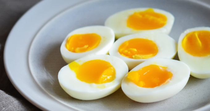 Luộc trứng đúng cách: Muốn luộc trứng lòng đào, bạn chỉ nên đun 3 phút sau khi nước sôi.