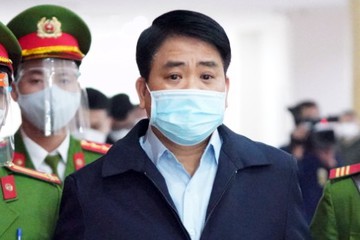 Ông Chung lĩnh tổng mức án 13 năm tù sau 2 vụ án. Ảnh: N.H.