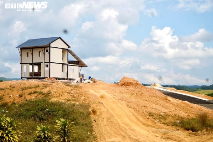 Những căn biệt thự ngự trên đỉnh đồi.