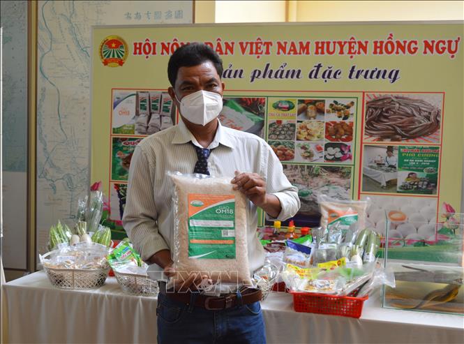 Ông Huỳnh Văn Kiểm (huyện Hồng Ngự) đoạt giải Nhất với sản phẩm gạo an toàn Huỳnh Kiểm.