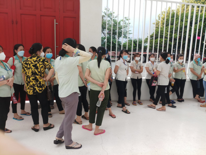 Công nhân yêu cầu công ty phải đưa ra phương án và thông báo chính thức cho công nhân biết về cách giải quyết