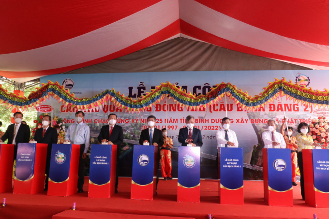 Lãnh đạo 2 tỉnh Bình Dương và Đồng Nai ấn nút khởi công công trình