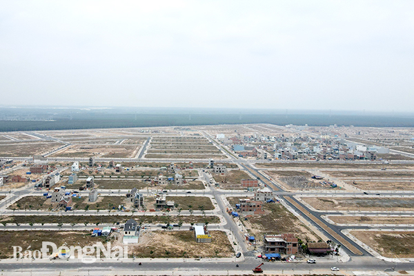 Các tuyến đường có bề mặt đường nhỏ tại khu tái định cư Lộc An - Bình Sơn sẽ được mở rộng. Ảnh: P.TÙNG