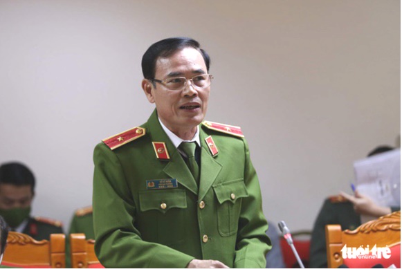 Cục phó C02 Hồ Sỹ Niệm trả lời tại buổi họp báo - Ảnh: THÂN HOÀNG