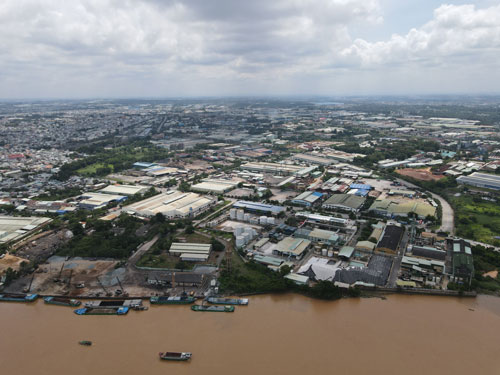 KCN Biên Hòa 1 nằm ở trung tâm TP Biên Hòa, bên sông Đồng Nai