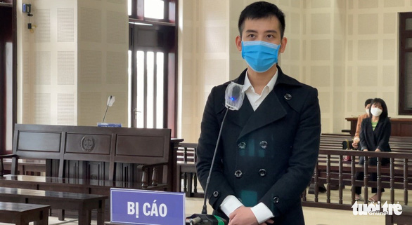 Bị cáo Nguyễn Quang Trọng lãnh 3 năm tù về tội vi phạm quy định về an toàn nơi đông người - Ảnh: Đ.C.