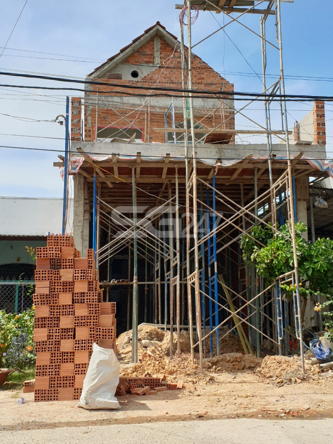 Thửa 73, tờ 38, quy hoạch đất thương mại dịch vụ tọa lạc tại Kp2, phường Long Bình Tân, Tp. Biên Hòa. Trên đất hiện có 1 căn nhà 1 trệt, 1 lầu đang được xây dựng.