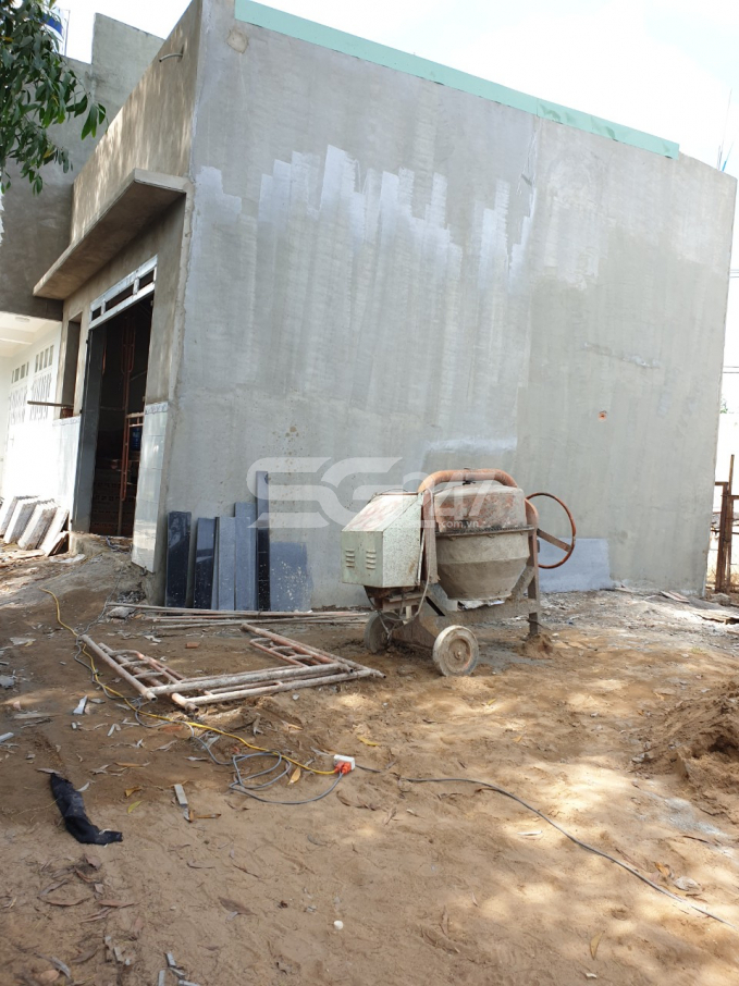 Tờ 73, thửa 5, khu phố 2, phường Long Bình Tân phần lớn diện tích quy hoạch đất thương mại dịch vụ. Trên 1 phần diện tích thửa đất hiện có 1 căn nhà cấp 4 đang được xây dựng.