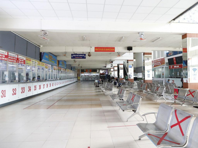 Bến xe Miền Đông vắng lặng chờ hành khách tới mua vé tết NGỌC DƯƠNG