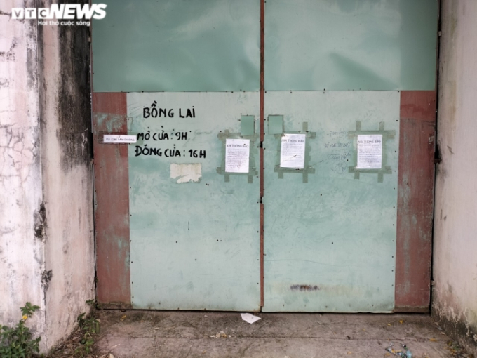 Cổng của Tịnh thất Bồng Lai luôn luôn đóng.