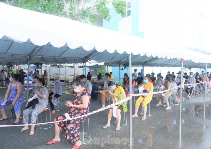 Bình Dương đang đẩy nhanh tiến độ tiêm vắc xin trong bối cảnh thích ứng an toàn với dịch bệnh
