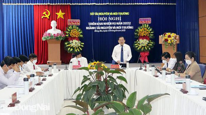 Giám đốc Sở TN-MT Đặng Minh Đức nêu những thuận lợi, khó khăn tại hội nghị