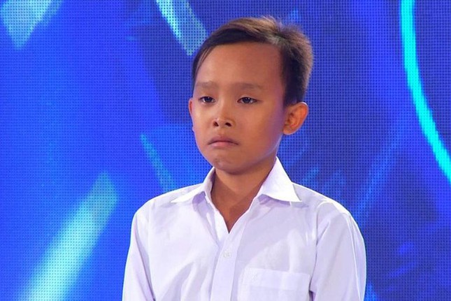 Hồ Văn Cường xúc động bật khóc khi được hỏi về gia cảnh tại Vietnam Idol Kids (Ảnh: BTC).