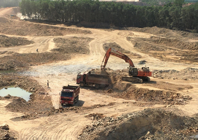 Công ty Đồng Tâm vi phạm khai thác vượt ra ngoài ranh giới tại mỏ đất khu vực đồi Khe Quan, phường Thủy Phương, thị xã Hương Thủy.