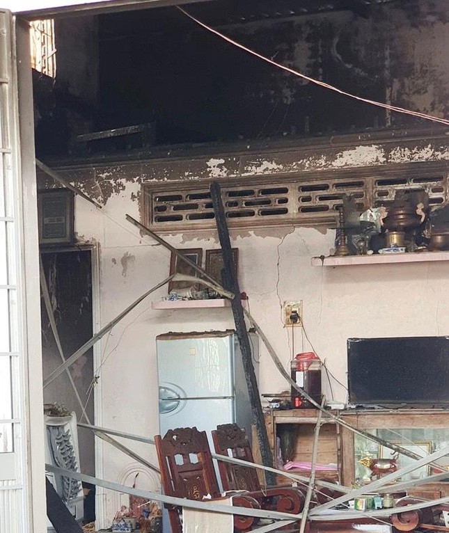 Căn nhà sau khi bị Linh phóng hỏa đốt.