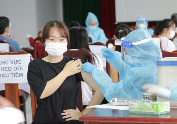 Kiên Giang tăng cường tiêm vaccine ngừa Covid-19 đủ liều để học sinh, sinh viên an tâm trở lại trường