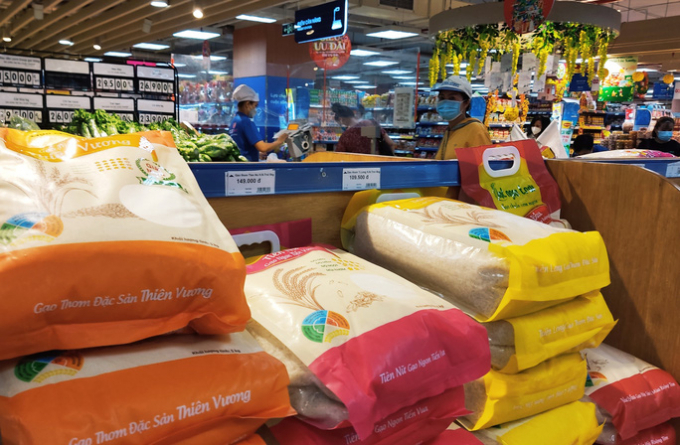 Gạo đóng túi bán tại siêu thị ở TP HCM