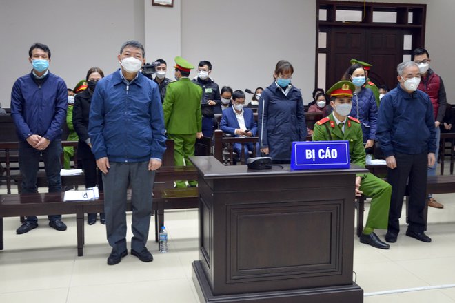 VKS đề nghị 4 án tù treo và 4 án tù giam. Ảnh: N.H.