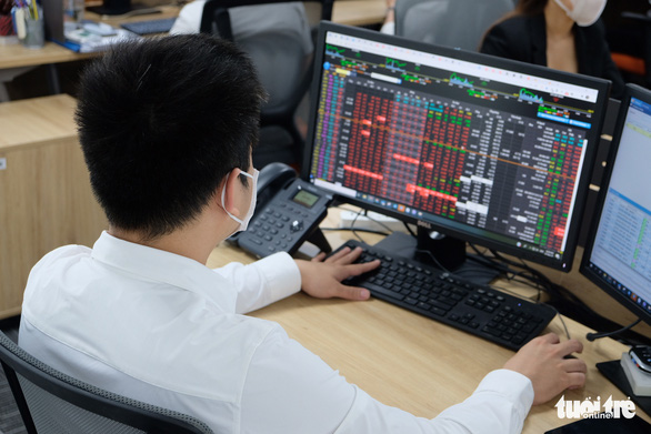 Cổ phiếu dòng thép tiếp tục