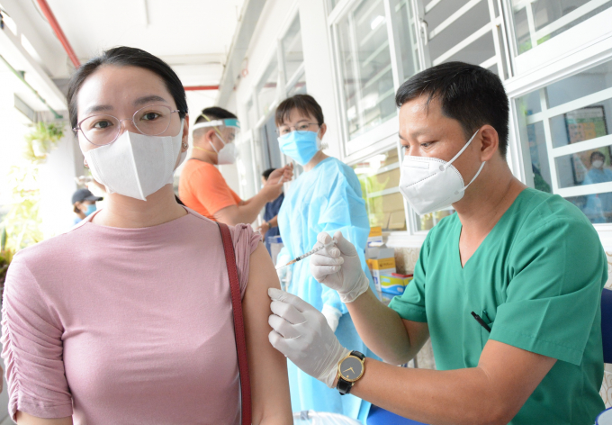 TP.HCM tiêm vắc xin Covid-19 xuyên tết DUY TÍNH