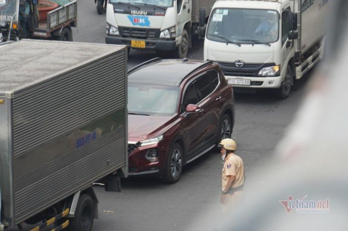 Cảnh sát giao thông đã có mặt để tổ chức phân luồng điều tiết giao thông