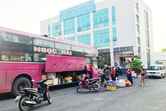 Bến xe Đồng Nai những ngày cận Tết đã có đông người dân đến đi xe về quê sum vầy bên gia đình sau thời gian xa cách vì dịch bệnh