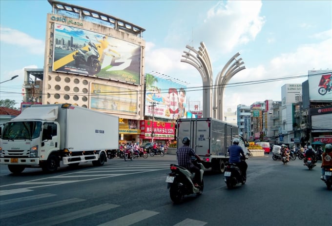 Đến 16h30 ngày 7.2.2022, các phương tiện giao thông sử dụng xăng dầu vẫn hoạt động bình thường trên địa bàn TP. Long Xuyên. Ảnh: LĐ