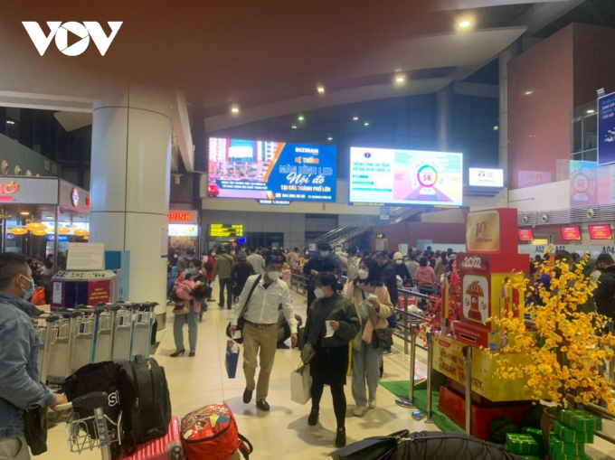 Trong ngày 6/2, ngày cuối cùng của kỳ nghỉ Tết Nguyên đán, Cảng HKQT Nội Bài dự kiến khai thác hơn 370 chuyến bay. Trong đó, có 168 chuyến nội địa đi, 166 chuyến nội địa đến, 18 chuyến quốc tế đi và 20 chuyến quốc tế đến.