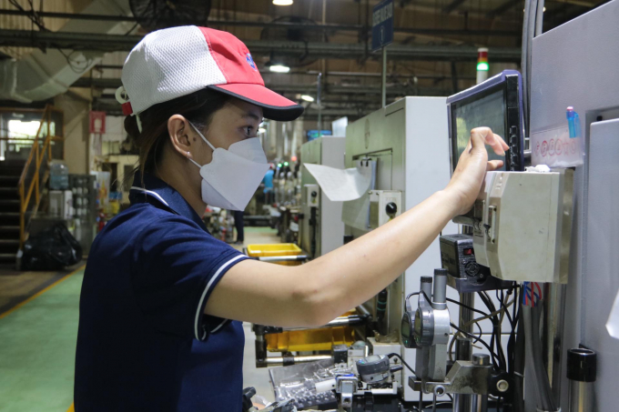 Trong một diễn biến khác, Liên đoàn Lao động tỉnh Bình Dương thông tin cho biết trong ngày làm việc đầu tiên 7/2 (tức 7/1 âm lịch) có đến 80% công nhân đã trở lại làm việc đúng hẹn sau kỳ nghỉ Tết Nguyên đán