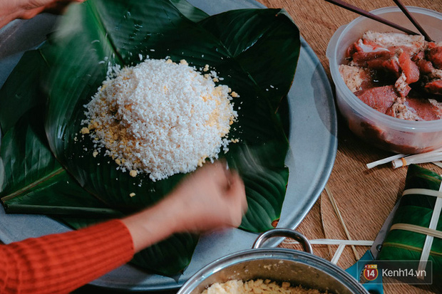 Gói bánh chưng ngày Tết là nét đẹp trong văn hóa của người Việt