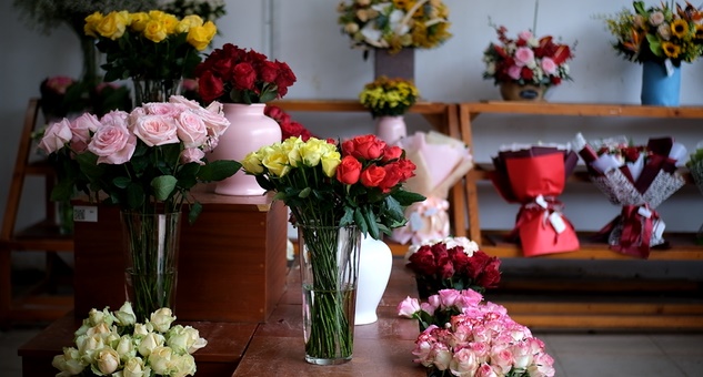 Giá hoa hồng Đà Lạt dịp lễ Valentine năm nay cao ngất ngưỡng, tăng gấp 3-4 lần ngày thường.