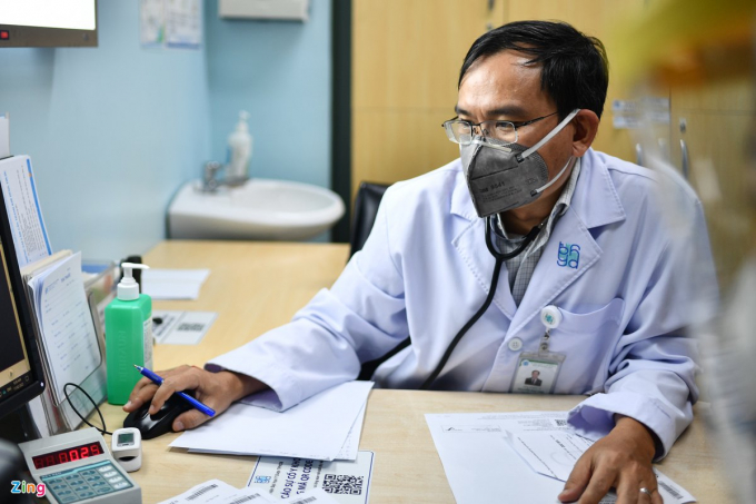 TS.BS Nguyễn Như Vinh, trưởng khoa Thăm dò Chức năng hô hấp, Bệnh viện Đại học Y Dược TP.HCM, cho biết hậu Covid-19 là vấn đề rất mới, được nhiều bệnh viện đặc biệt quan tâm. 