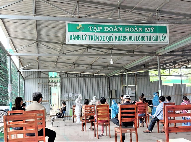 Các cơ sở y tế ở Bình Dương đề nghị bệnh nhân và người thăm thân phải xét nghiệm trước khi vào