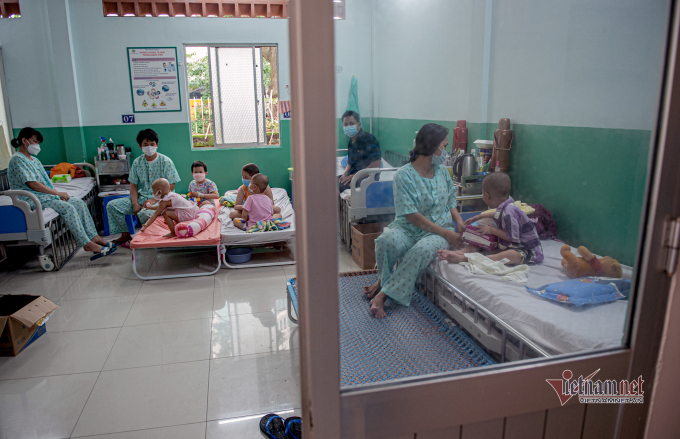 Bệnh nhi Covid-19 điều trị tại Bệnh viện Nhi Đồng 2, TP.HCM - Ảnh: Thanh Tùng