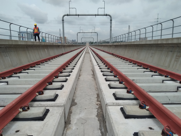 Metro số 1 đoạn trên cao - Ảnh: ĐỨC PHÚ