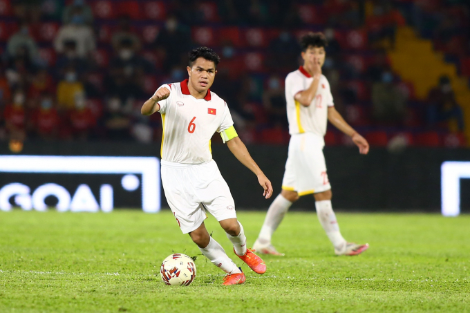 Dụng Quang Nho chơi rất hay trong chiến thắng 7-0 trước Singapore VƯƠNG ANH