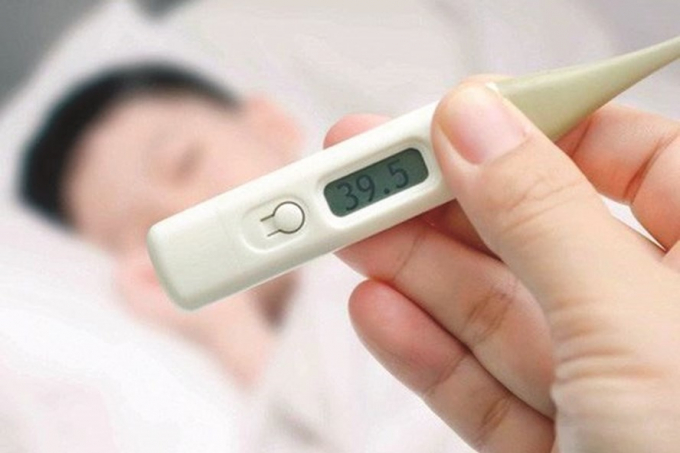 Chăm sóc trẻ mắc COVID-19 đúng cách. Ảnh: Hà Lê