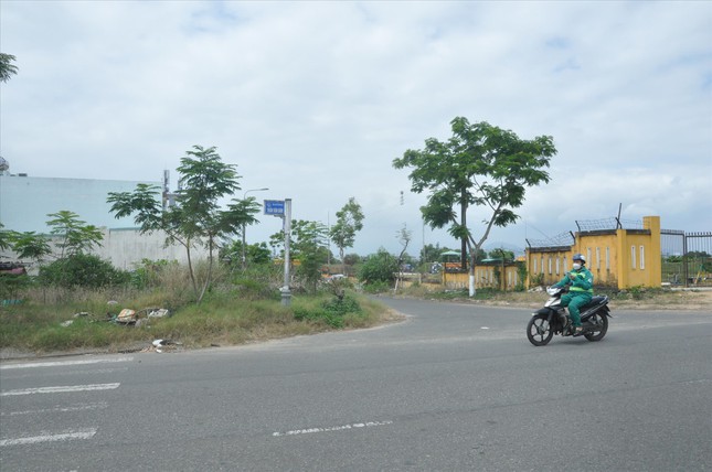 Khu dân cư Hòa Hải 2 (phường Hoà Hải, quận Ngũ Hành Sơn, TP Đà Nẵng) nằm cạnh trận địa pháo Ảnh: Nguyễn Thành