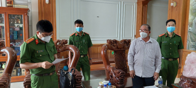 9 giờ sáng 9/3, lực lượng công an dẫn ông Đặng Thanh Minh về nhà riêng ở ấp Thanh Bình 3, xã Bình Châu, huyện Xuyên Mộc để thực hiện việc khám xét.