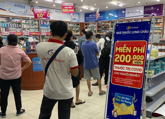FPT Long Châu đang tặng người nghèo 200.000 viên thuốc đặc trị Covid-19