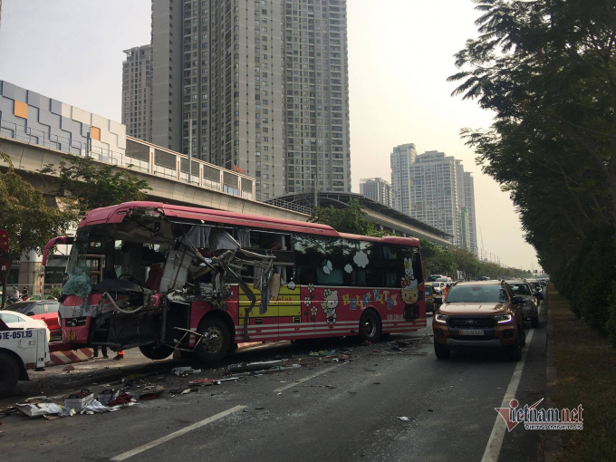 Vụ tai nạn khiến tài xế và nhiều khách bị thương
